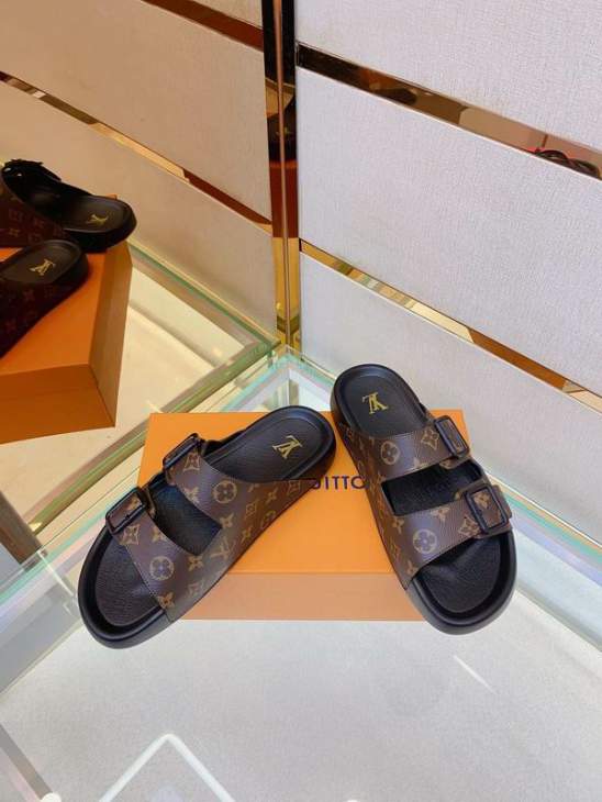 Picture of Louis Vuitton Slippers _SKULVsz39-45mnf03381395